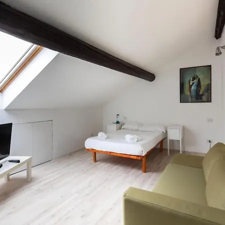 Daire Navigli Attic